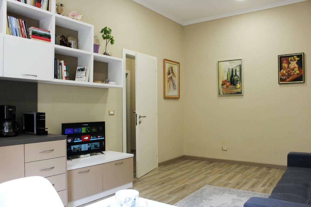 Appartement 2V1 - Blloku Mac à Tirana Extérieur photo